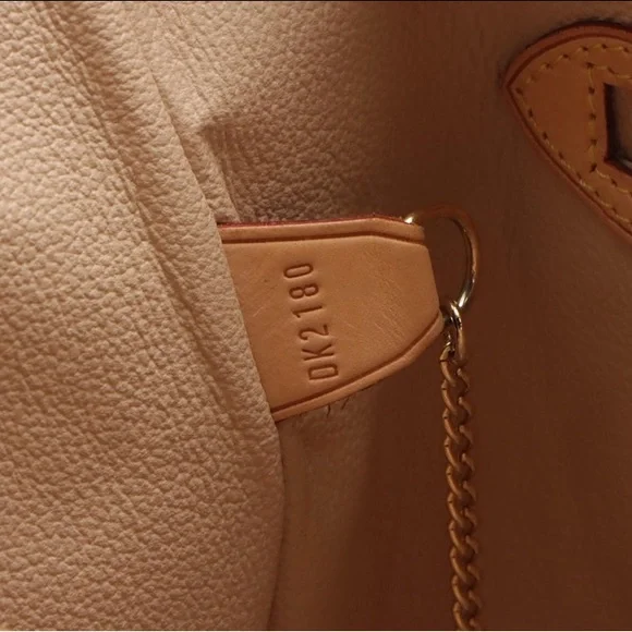 Louis Vuitton Marais GM Bucket Bag in Monogram Canvas and Leather - EUC - Picture 7 of 13